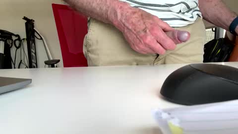 Snapshot of puffiest chatting on December 3, 2024, 1:30 am puffiest online show from December 3, 2024, 1:30 am