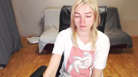 Polly online show from December 15, 2024, 3:53 pm