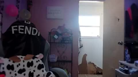 Purple2StayThnxxx online show from October 13, 2025, 3:01 pm