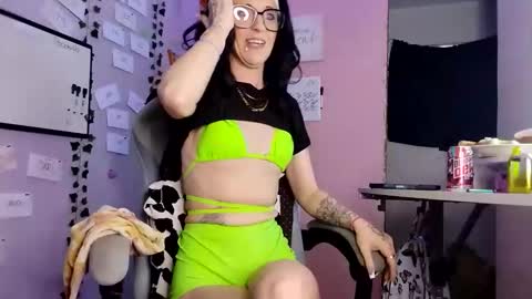 Purple2StayThnxxx online show from December 4, 2025, 10:40 pm