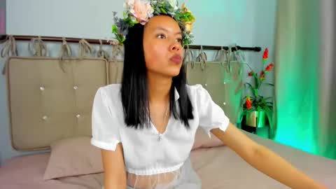 Snapshot of purple_aura_ chatting on October 21, 2025, 8:31 pm Aura online show from October 21, 2025, 8:31 pm