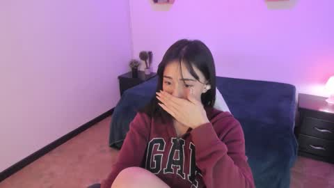 Anna  online show from November 30, 2025, 4:05 am