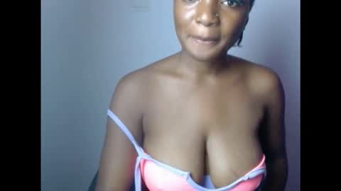 Snapshot of pussyxwetx chatting on October 22, 2025, 6:18 pm pussyxwetx online show from October 22, 2025, 6:18 pm