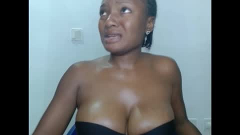 Snapshot of pussyxwetx chatting on October 28, 2025, 8:22 pm pussyxwetx online show from October 28, 2025, 8:22 pm