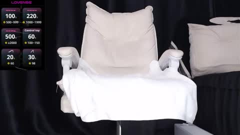 qianqian_ online show from November 25, 2025, 9:53 am