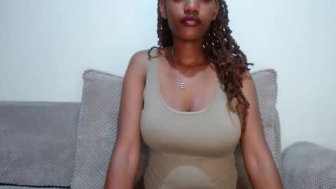 Snapshot of queen74890 chatting on September 16, 2025, 8:43 pm queen74890 online show from September 16, 2025, 8:43 pm