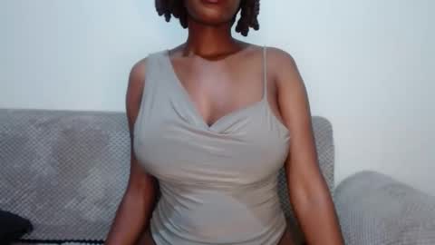 Snapshot of queen74890 chatting on October 13, 2025, 12:49 pm queen74890 online show from October 13, 2025, 12:49 pm