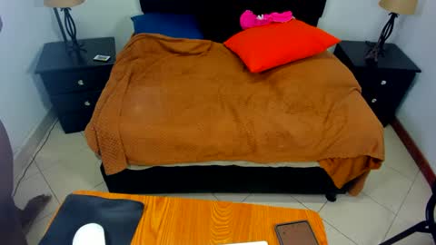 Queen online show from December 15, 2024, 4:07 am