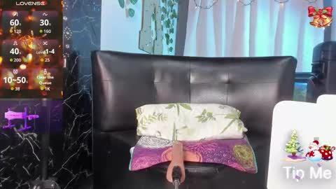 queen_kamil online show from November 27, 2025, 2:13 am