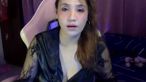 Snapshot of queen_kur chatting on December 2, 2024, 7:05 pm QueenHennessy online show from December 2, 2024, 7:05 pm