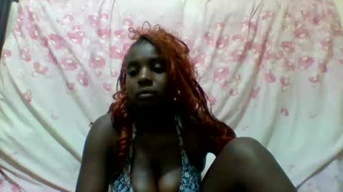 Snapshot of queen_wow2 chatting on October 15, 2025, 12:00 am queen online show from October 15, 2025, 12:00 am