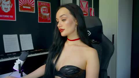 Snapshot of queenaliss chatting on September 20, 2025, 4:35 am Your world and the universe Aliss online show from September 20, 2025, 4:35 am