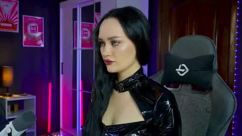 Snapshot of queenaliss chatting on October 24, 2025, 5:04 am Your world and the universe Aliss online show from October 24, 2025, 5:04 am