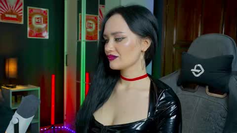 Snapshot of queenaliss chatting on November 1, 2025, 2:57 am Your world and the universe Aliss online show from November 1, 2025, 2:57 am