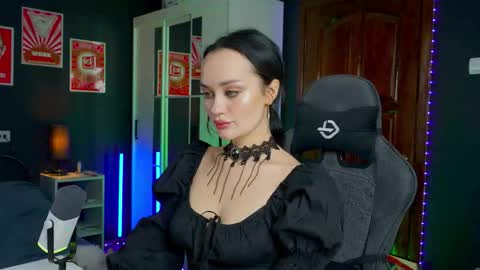 Snapshot of queenaliss chatting on November 7, 2025, 6:35 am Your world and the universe Aliss online show from November 7, 2025, 6:35 am