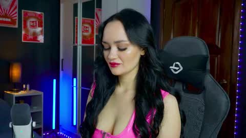 Snapshot of queenaliss chatting on November 8, 2025, 5:51 am Your world and the universe Aliss online show from November 8, 2025, 5:51 am