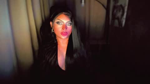 Snapshot of queenarthalia chatting on December 18, 2024, 7:41 pm ARTHA online show from December 18, 2024, 7:41 pm