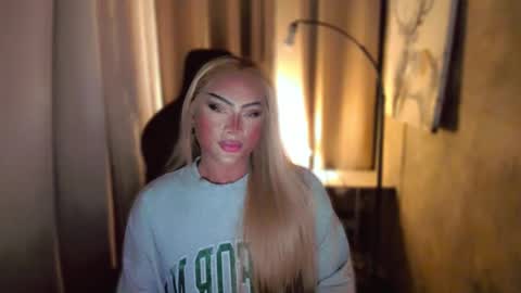 Snapshot of queenarthalia chatting on February 18, 2025, 6:37 pm ARTHA online show from February 18, 2025, 6:37 pm