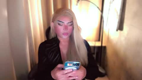 Snapshot of queenarthalia chatting on February 28, 2025, 6:10 am ARTHA online show from February 28, 2025, 6:10 am