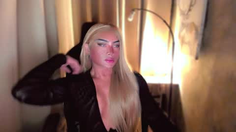 Snapshot of queenarthalia chatting on February 28, 2025, 9:15 am ARTHA online show from February 28, 2025, 9:15 am