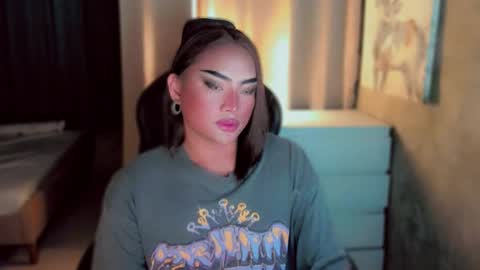 Snapshot of queenarthalia chatting on November 18, 2025, 6:29 am ARTHA online show from November 18, 2025, 6:29 am