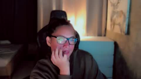 Snapshot of queenarthalia chatting on November 20, 2025, 7:57 pm ARTHA online show from November 20, 2025, 7:57 pm