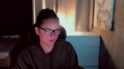 Snapshot of queenarthalia chatting on November 30, 2025, 7:56 am ARTHA online show from November 30, 2025, 7:56 am