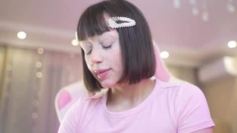 Snapshot of queenelia chatting on December 1, 2025, 2:00 pm Nelly INSTA queenelia online show from December 1, 2025, 2:00 pm