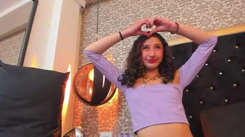 Snapshot of queenjenn__ chatting on December 5, 2024, 9:17 pm QUEENJEENN online show from December 5, 2024, 9:17 pm