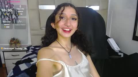 Snapshot of queenjenn__ chatting on January 4, 2025, 9:52 pm QUEENJEENN online show from January 4, 2025, 9:52 pm