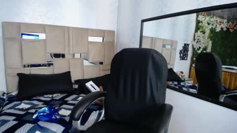 Snapshot of queenjenn__ chatting on January 14, 2025, 2:53 pm QUEENJEENN online show from January 14, 2025, 2:53 pm