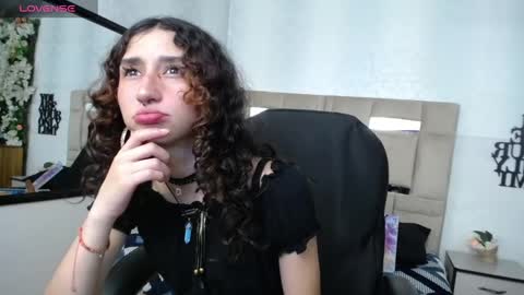 Snapshot of queenjenn__ chatting on January 15, 2025, 8:05 pm QUEENJEENN online show from January 15, 2025, 8:05 pm