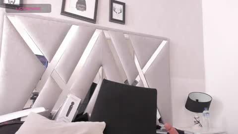 Snapshot of queenjenn__ chatting on January 18, 2025, 9:34 pm QUEENJEENN online show from January 18, 2025, 9:34 pm