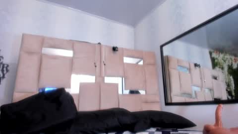 Snapshot of queenjenn__ chatting on February 18, 2025, 7:09 pm QUEENJEENN online show from February 18, 2025, 7:09 pm