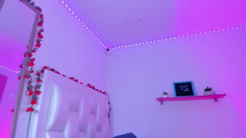 Snapshot of queenlatina10 chatting on November 12, 2025, 3:45 pm Andrea online show from November 12, 2025, 3:45 pm