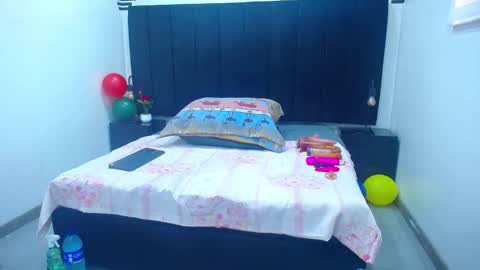 Snapshot of queenmature chatting on November 3, 2025, 12:28 pm VickyBoobss online show from November 3, 2025, 12:28 pm