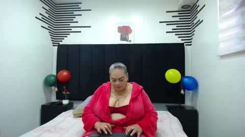 Snapshot of queenmature chatting on November 8, 2025, 12:49 pm VickyBoobss online show from November 8, 2025, 12:49 pm