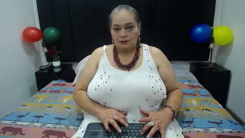 Snapshot of queenmature chatting on November 19, 2025, 8:42 pm VickyBoobss online show from November 19, 2025, 8:42 pm