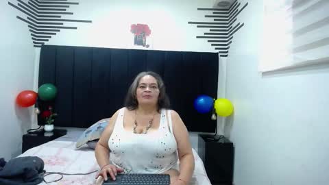Snapshot of queenmature chatting on November 20, 2025, 1:11 pm VickyBoobss online show from November 20, 2025, 1:11 pm