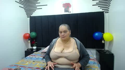 Snapshot of queenmature chatting on November 22, 2025, 1:21 pm VickyBoobss online show from November 22, 2025, 1:21 pm