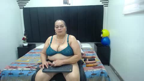 Snapshot of queenmature chatting on November 30, 2025, 12:53 pm VickyBoobss online show from November 30, 2025, 12:53 pm