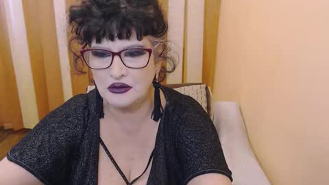 Snapshot of queenofsin chatting on March 2, 2025, 2:21 pm queenofsin online show from March 2, 2025, 2:21 pm