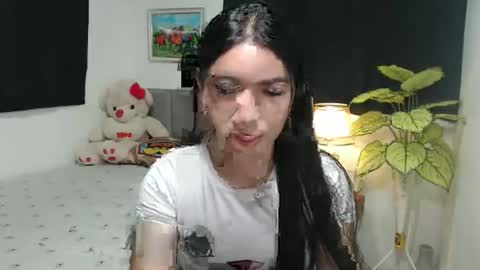 QueenPinay69 online show from October 15, 2025, 1:33 pm