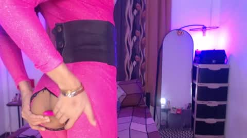 Snapshot of queenvalentinats chatting on March 1, 2025, 9:59 pm ValentinaMoone online show from March 1, 2025, 9:59 pm