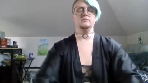Snapshot of queerlyjaz chatting on September 26, 2025, 12:14 am queerlyjaz online show from September 26, 2025, 12:14 am