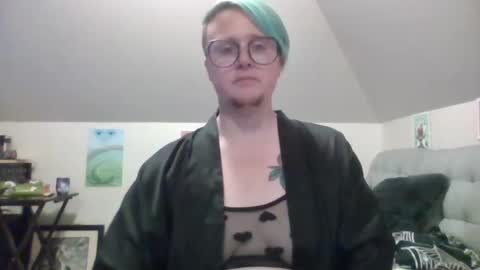 Snapshot of queerlyjaz chatting on September 27, 2025, 2:27 am queerlyjaz online show from September 27, 2025, 2:27 am