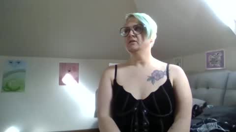 Snapshot of queerlyjaz chatting on October 25, 2025, 6:13 pm queerlyjaz online show from October 25, 2025, 6:13 pm