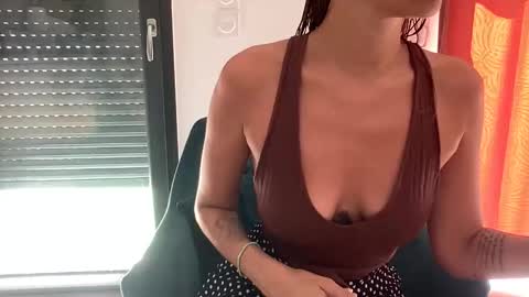 Snapshot of quinnyelena chatting on September 11, 2025, 9:42 am Quinnyelena online show from September 11, 2025, 9:42 am