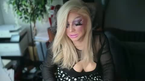 ViVaLuvLicious online show from December 2, 2025, 7:31 pm