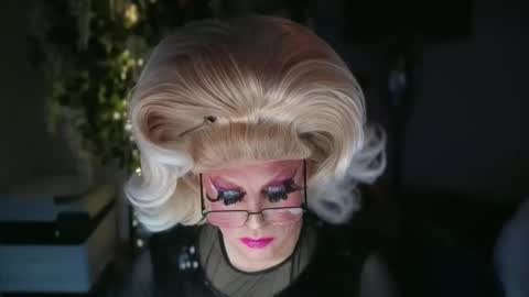 ViVaLuvLicious online show from December 5, 2025, 6:00 am